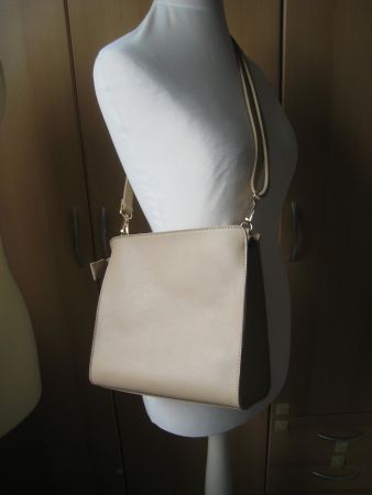 beige Handtasche         ideale Grösse   NEU