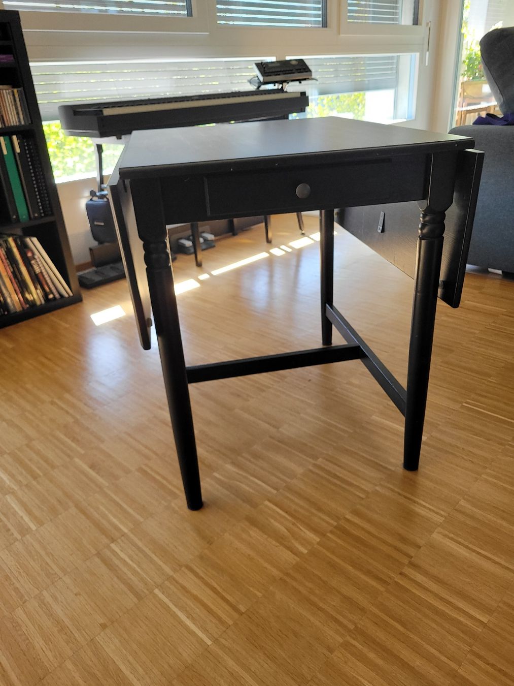 Tische: Klapptisch schwarz, mit Schublade – Gebraucht aus Uster von 13smiley13 6