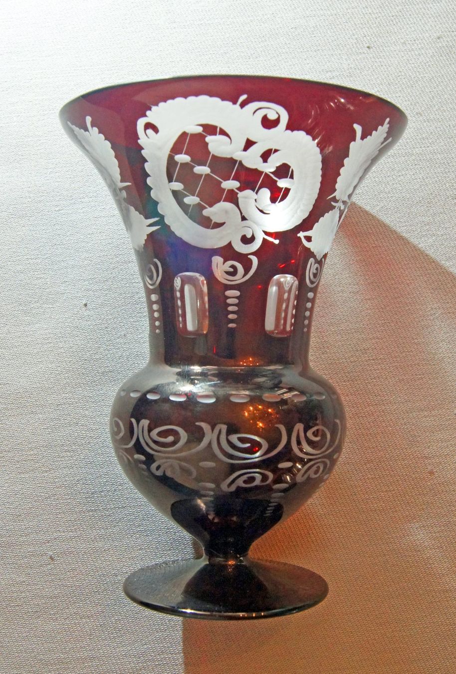 Vasi & Recipienti: Antike Vase aus rotem Überfangglas – Usato da Geroldswil venduto da ARTEFACTO