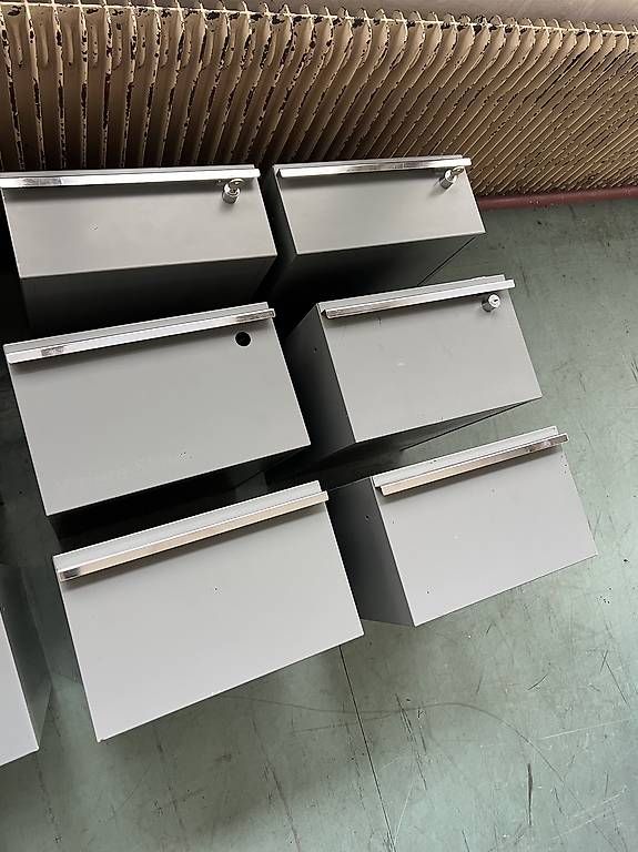 Cassettiere: USM Haller Schubladen – Usato da Kreuzlingen venduto da polychromos 1