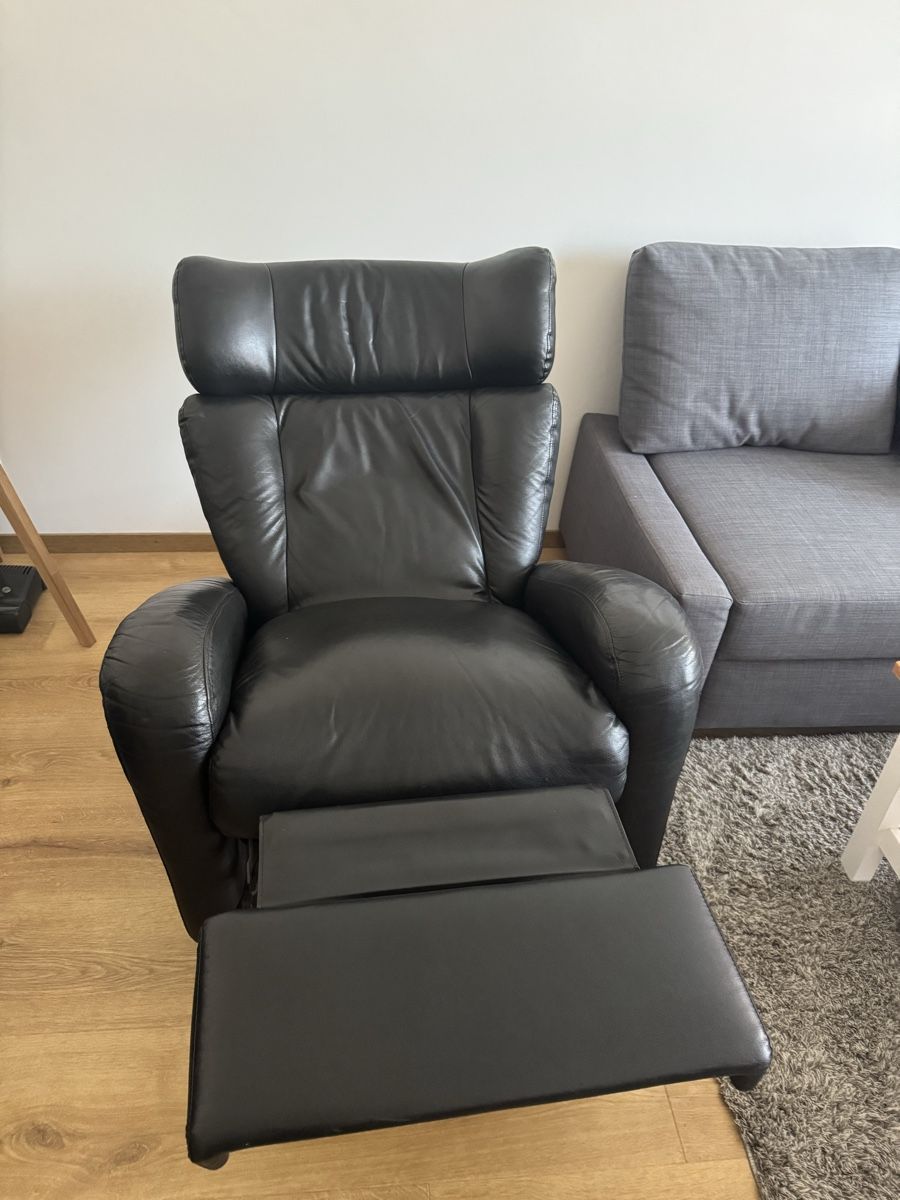 Poltrone: Sessel Leder schwarz mit Fussauflage – Usato da Uster venduto da pat_5cbf 4