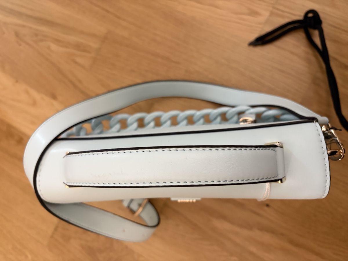 Guess Sacs femmes: Guess Handtasche  – Neuf avec emballage d'origine à Reinach AG par van_sm2f 3
