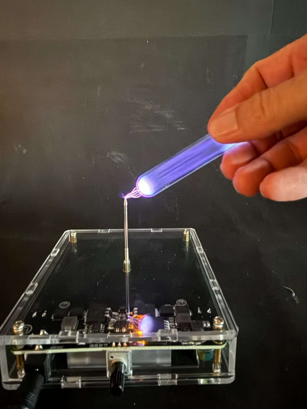 Tutte le macchine: Tesla Hochfrequenzgenerator – Nuovo (secondo la descrizione) da Lützelflüh-Goldb venduto da Elementis 2