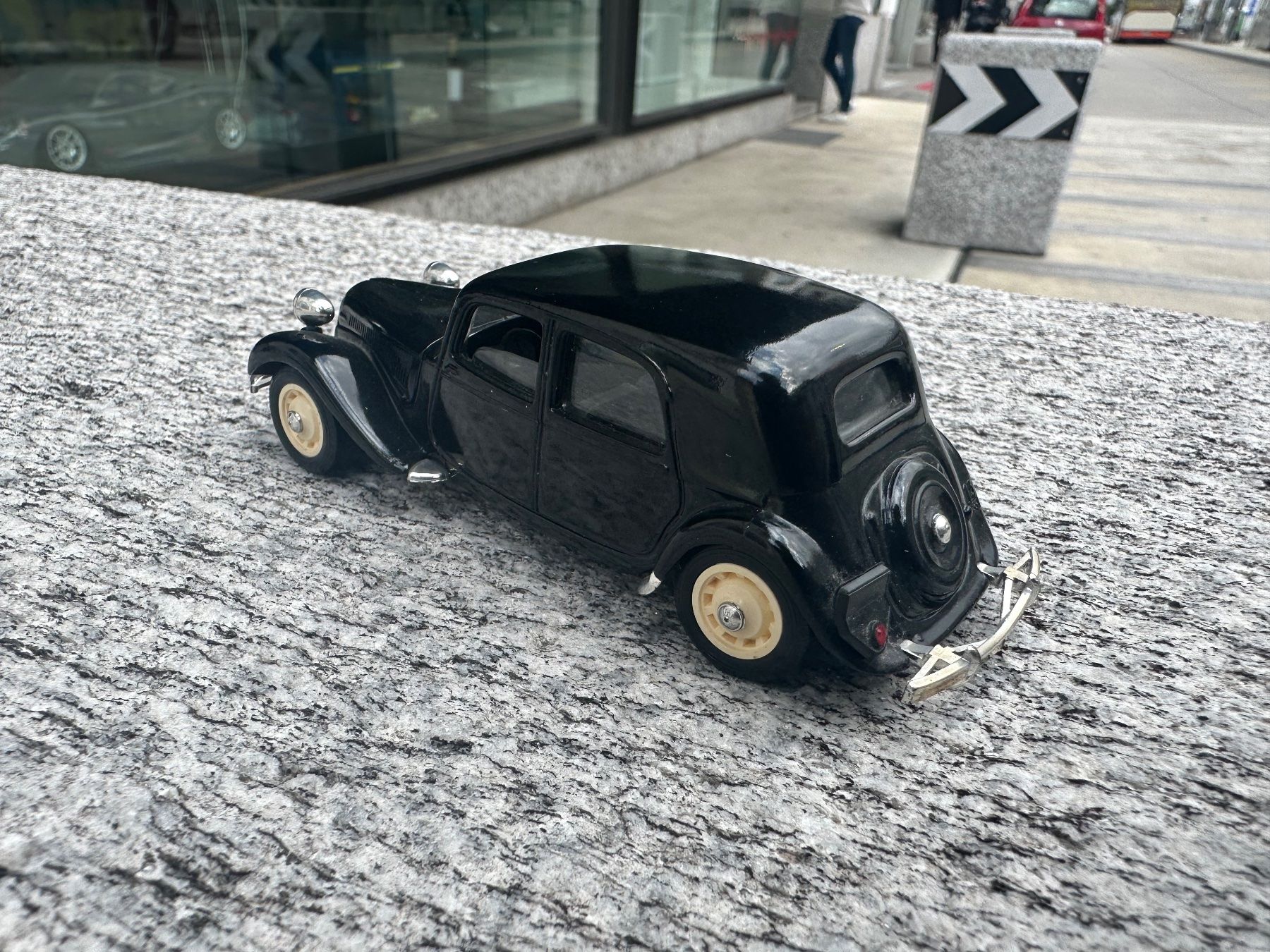 Kit di modellismo & Modellini statici: Solido 1:43 Citroen 15 six 1939 – Nuovo (secondo la descrizione) da Chiasso venduto da Carrara-Modellismo 2