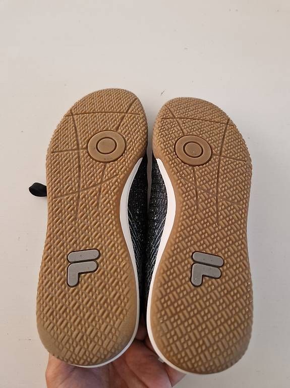 Scarpe per ragazzi: Hallenschuhe in Grösse 35 – Usato da Olten venduto da mel_8vjv 1
