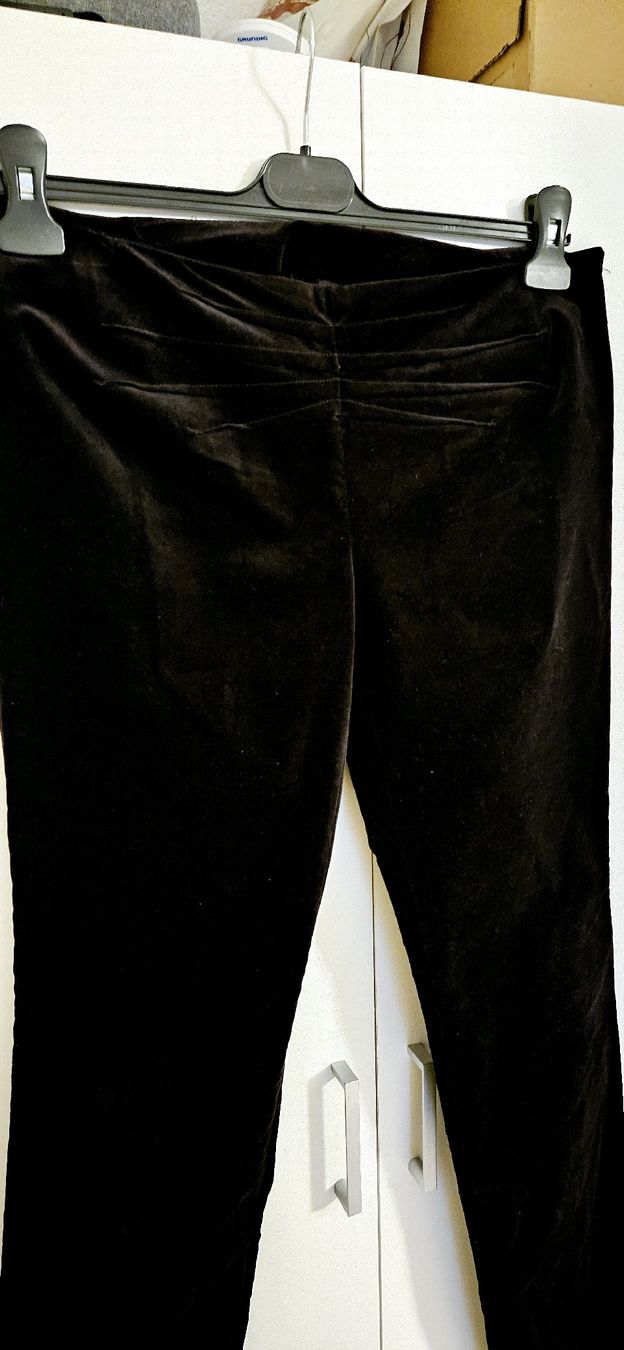 Gucci Pantalons: Gucci Samt-Hose Gr.36 mit – D'occasion à Hellbühl par Veci02 1