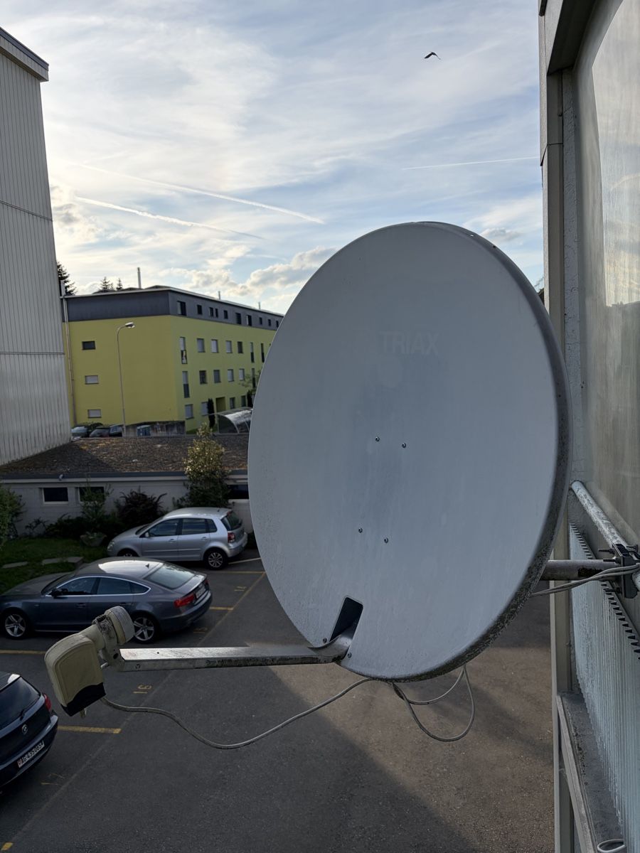 Parabola satellitare: Satellitenschüssel TRIAX – Usato da Unterentfelden venduto da xheki_ 3