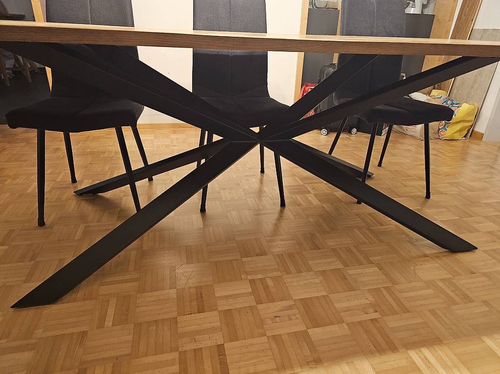 Set di tavolo e panche: Holzesstisch und Lampe – Usato da St. Gallen venduto da Musa_Akdil 4