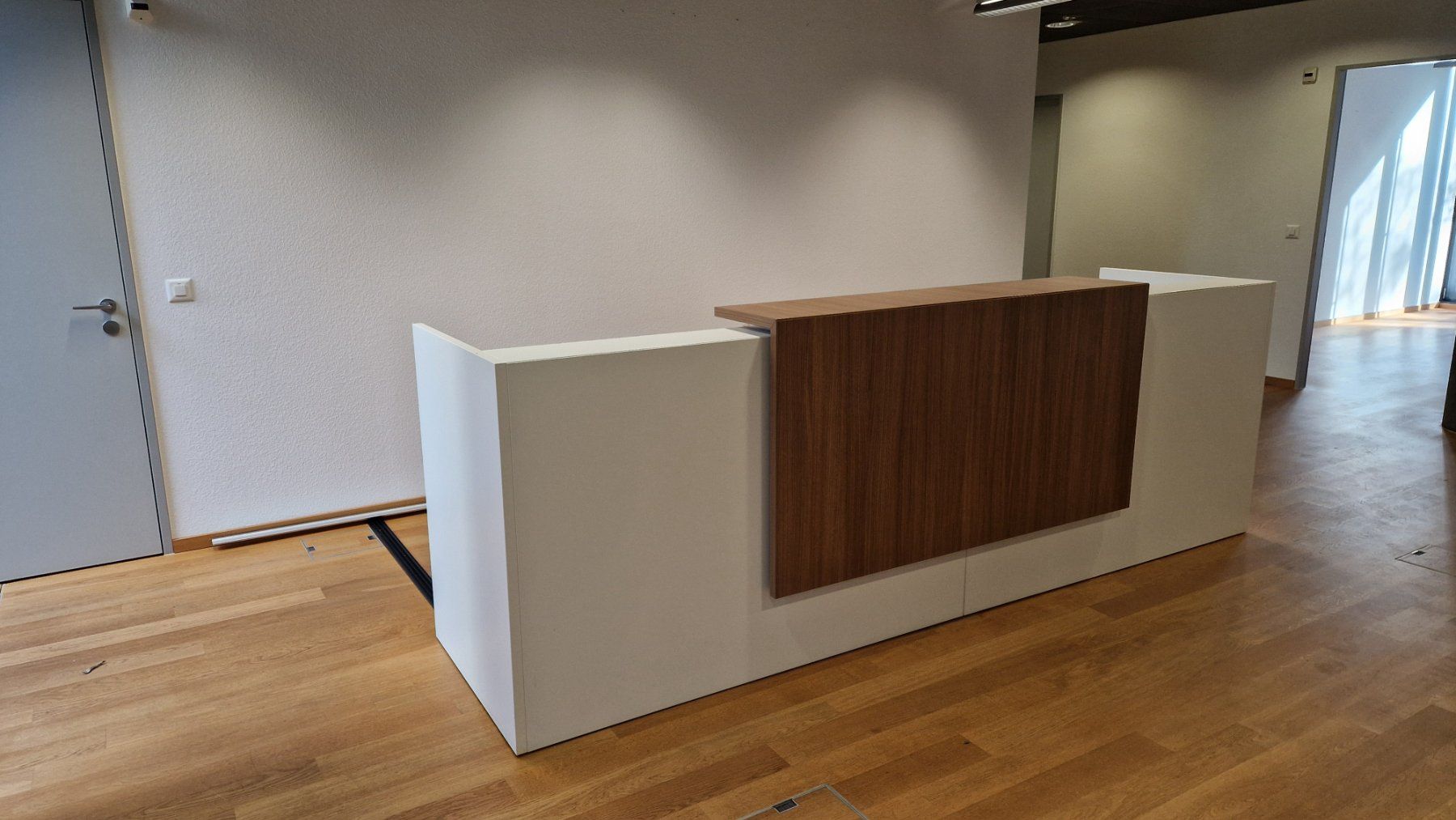 Allestimento di negozi e stand fieristici: Empfangsthresen – Usato da Zunzgen venduto da pekafina