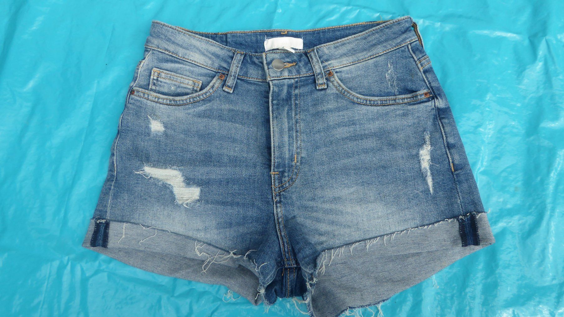 H&M Jeans: Jeans Hot Pants  Gr 38 H&M Bund 38cm – Usato da Sargans venduto da Benziner