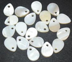 Anhänger Set L-7555– 20 Perlmutter je 7x10mm 1 nicht gelocht