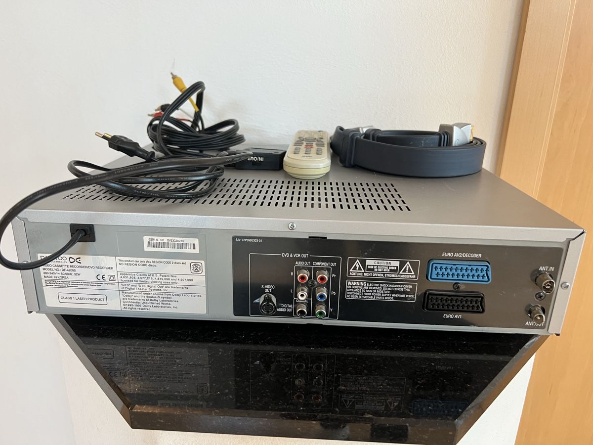 Daewoo Registratori: Daewoo DVD/VHS-Player, Silber, Inkl. Kabel – Usato da Schongau venduto da Retro_Shop 6