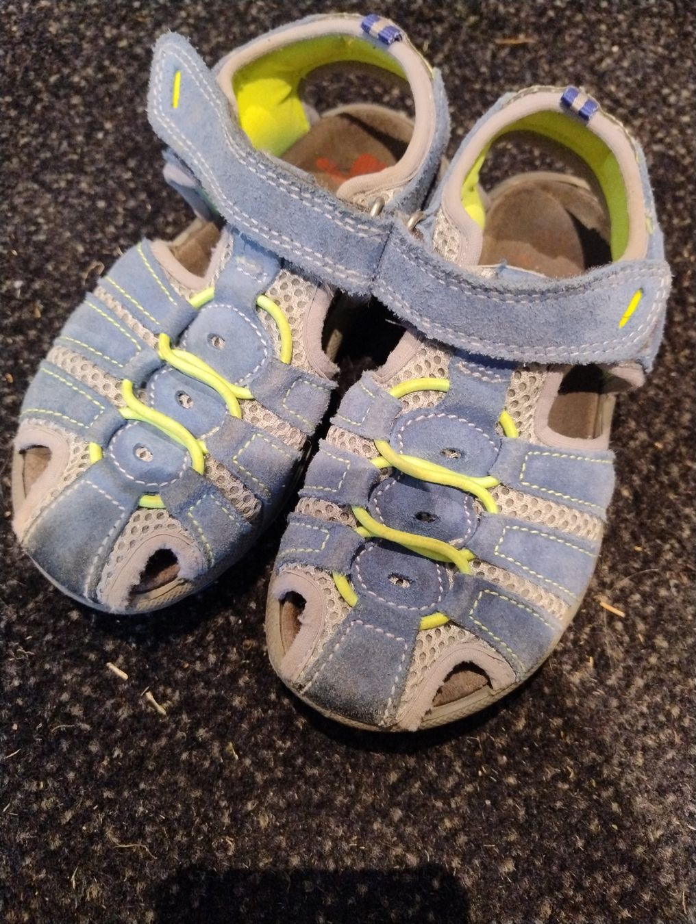 Elefanten Schuhe für Jungen: Sandalen Gr. 30 Elefanten – Gebraucht aus Bätterkinden von livingdreams