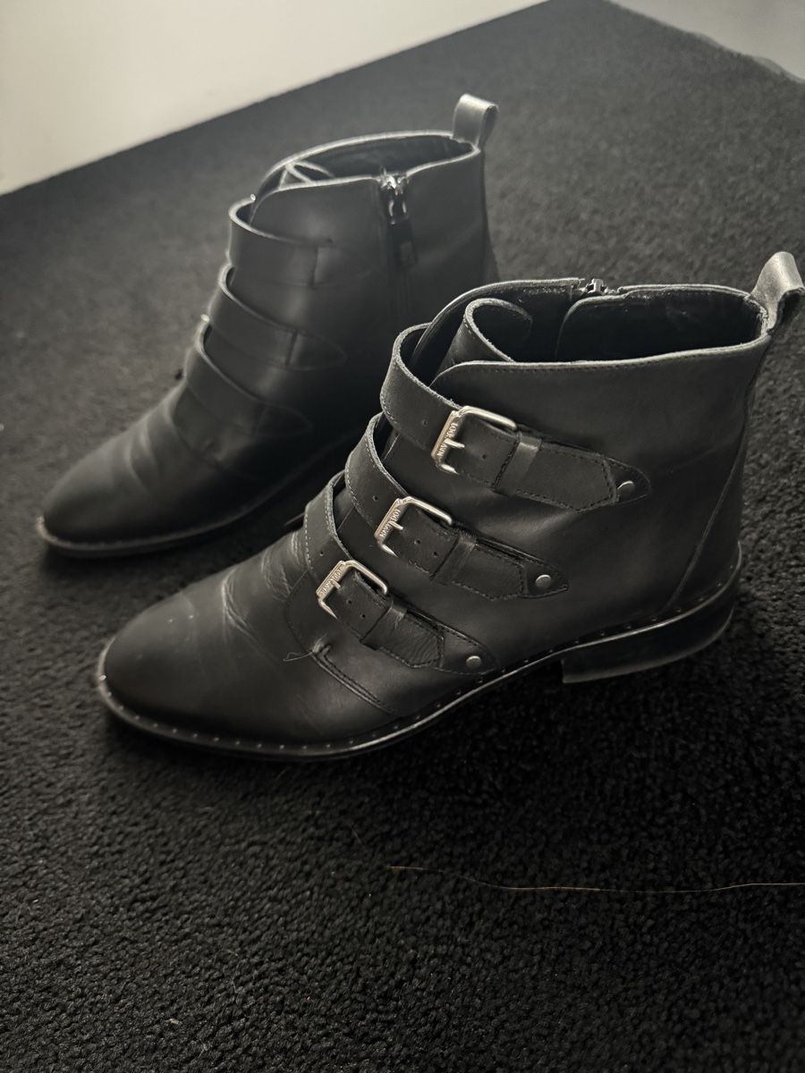 Scarpe da donna: Navyboot – Usato da Gümmenen venduto da Monsieur_Finn