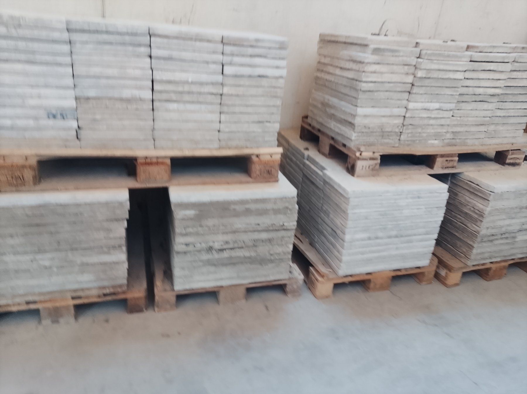 Rivestimenti per pavimenti: Betonplatten – Usato da Spreitenbach venduto da dak_f6nx 1