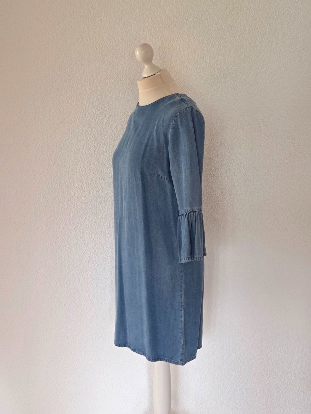 Zara Vestiti: Jeanskleid Zara – Usato da Wängi venduto da Bibo4. 2