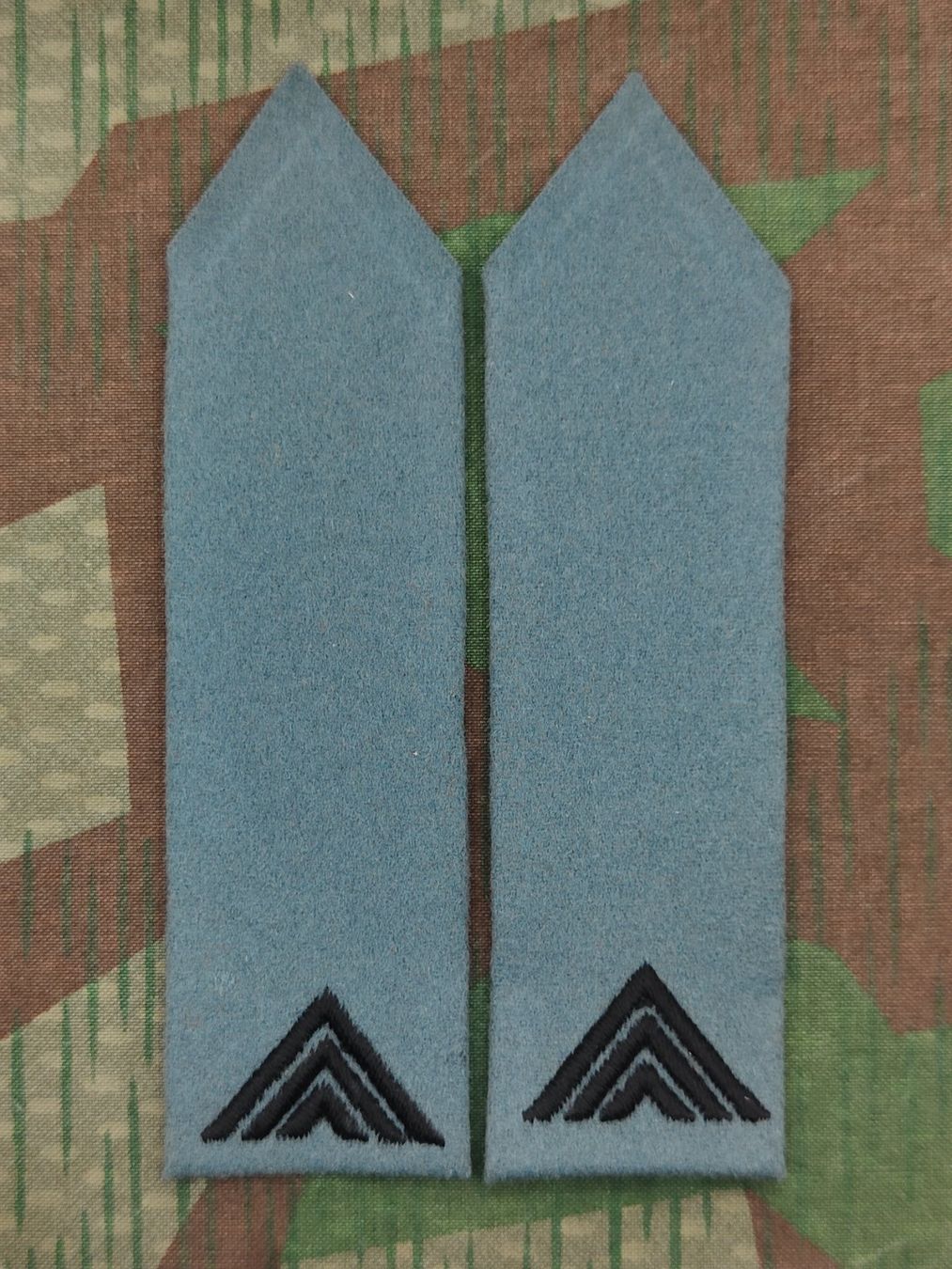 Schweizer Armee Uniformi: Ärmelpatten Gebirgsfeldpostdienst Ord. 1926, Set – Usato da Bauma venduto da SwissMilitaria