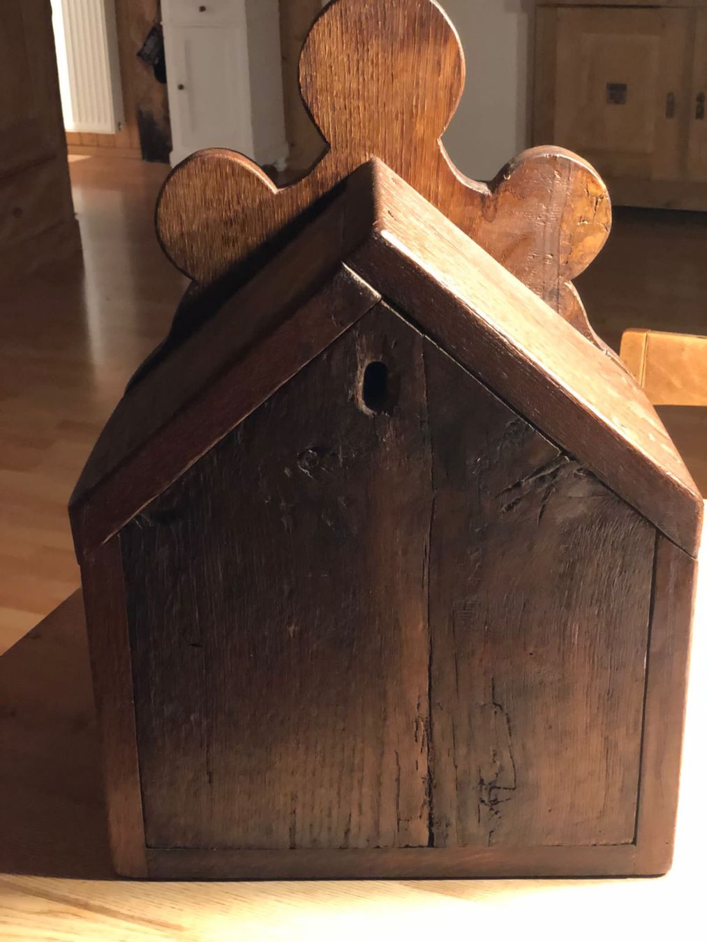 Articoli in legno: Spezielles Eichenholz-Kästli massiv – Usato da Röschenz venduto da Tashroal 2