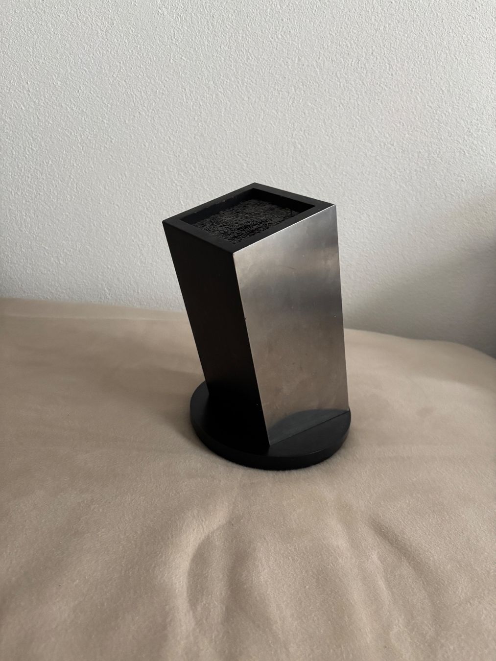 Sonstige Dekorationen & Accessoires: Messerblock schwarz silber - drehbar – Gebraucht aus Seuzach von SawyerKingwood