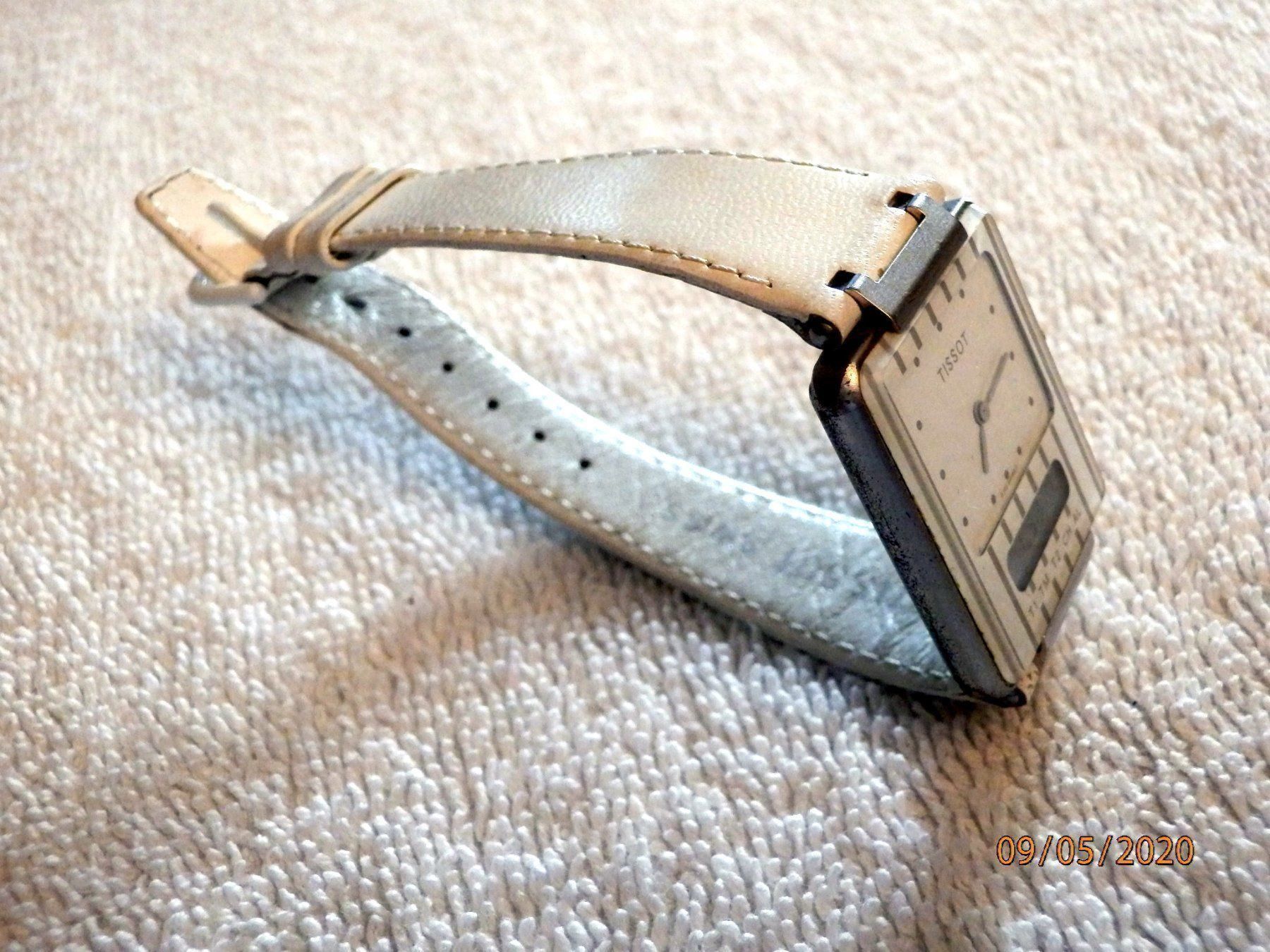 Uhren: Tissot, Two Timer, Damen, 22 x 30mm – Gebraucht aus Ueberstorf von dinbau 9