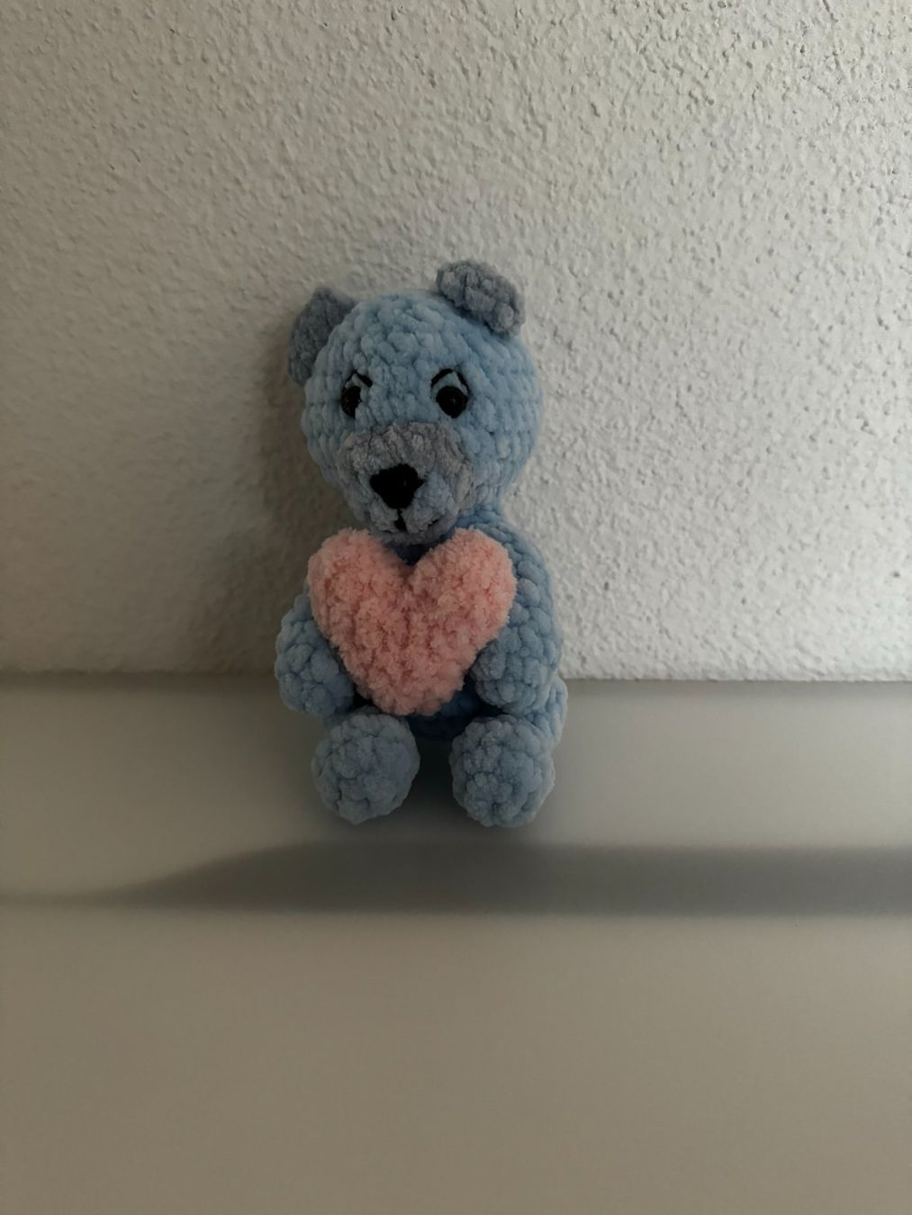 Giocattoli: Teddybär mit Herz - Selbstgestrickt  – Nuovo e nell'imballaggio originale da Basel venduto da Nermin00
