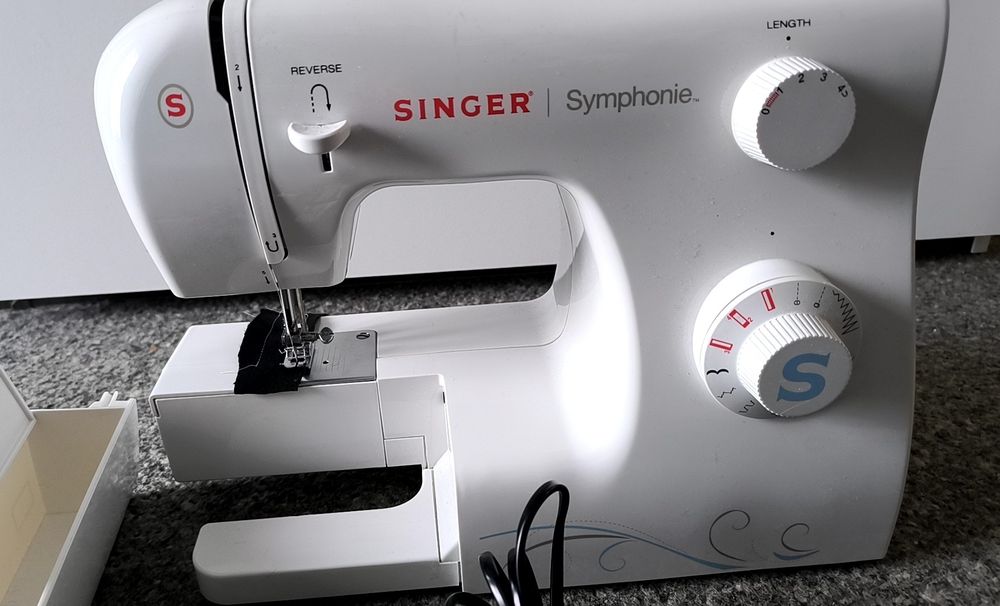 Nähmaschine Singer Symphonie mit Zubehör & Pedal– ab CHF 1.- (Gebraucht ...