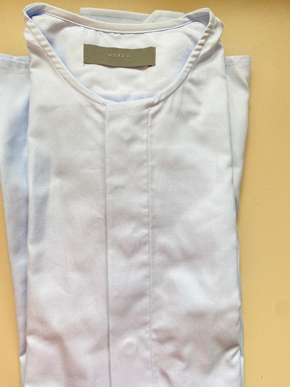 Bally Camicette: Bally Switzerland Bluse hellblau Grösse 36 – Nuovo (secondo la descrizione) da Rothrist venduto da lil_tg5m