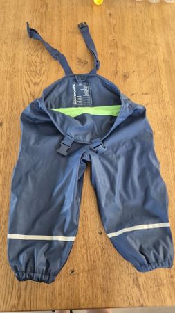 gefütterte Regenhose mit Träger, Grösse 86