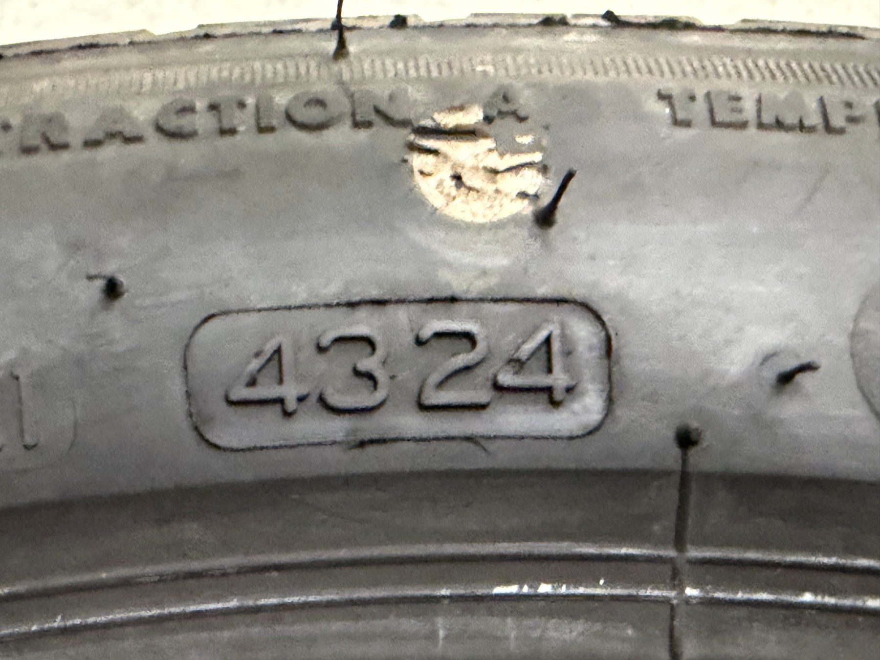 Bridgestone Pneus & Kompletträder: Sommerpneus 18" / Bridgestone – Gebraucht aus Schönried von Bahnhofgarage-Haldi 4