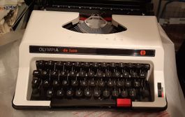 Macchina per scrivere Olympia De Luxe