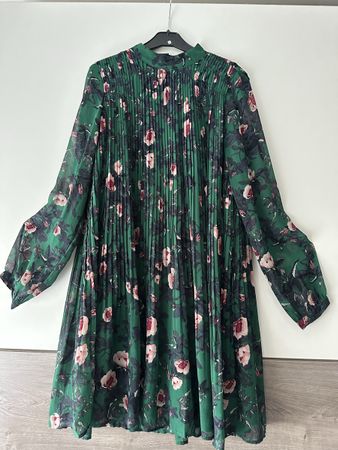 Vero Moda Kleid Gruen geblfmt. Gr. S — perfekt fuer den Frue