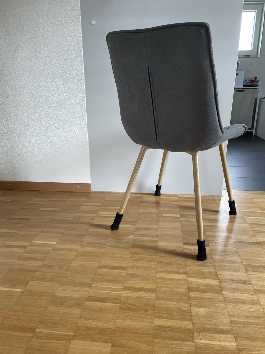 Stühle: Grauer Stuhl mit Holzbeinen – Gebraucht aus Urdorf von lyl_889t 1