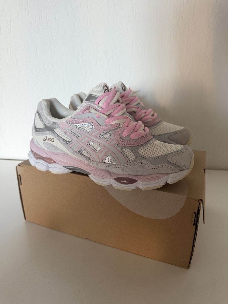 Asics Scarpe da donna: Asics Nyc Barely Rose Double Lace – Nuovo e nell'imballaggio originale da Dübendorf venduto da Sneaker_Seller 3