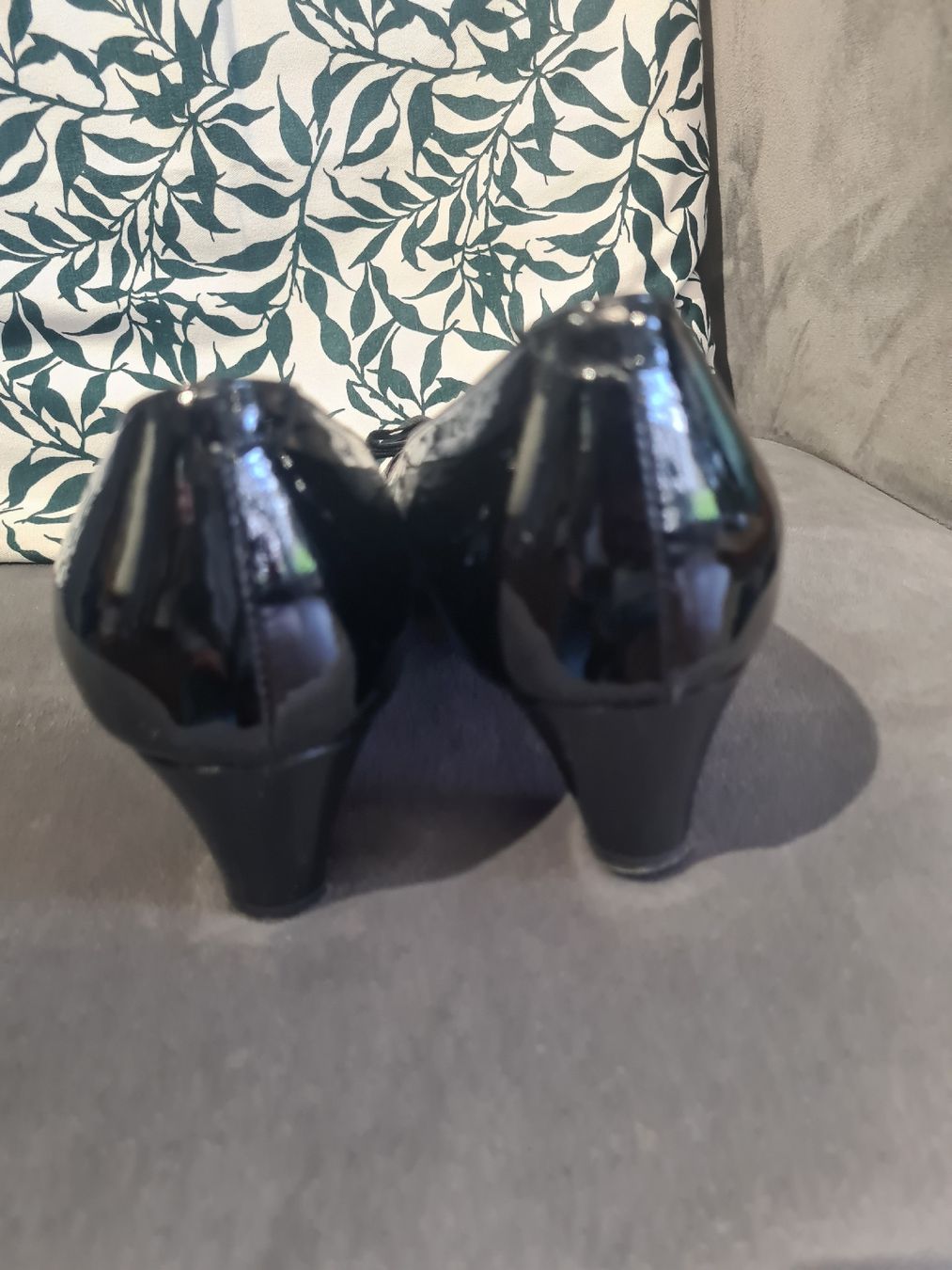 Scarpe da donna: Raphael Lack Pumps Schwarz Gr. 40.5 - Elegante Schuhe! – Usato da Adligenswil venduto da FriedasWelt 3