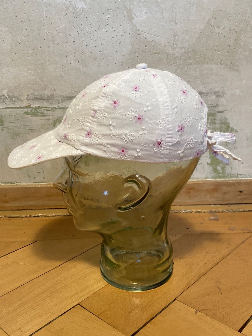 Hüte, Mützen & Caps: Cap with Flowers Embroidery Sz S – Gebraucht aus Zürich von le_souk 1