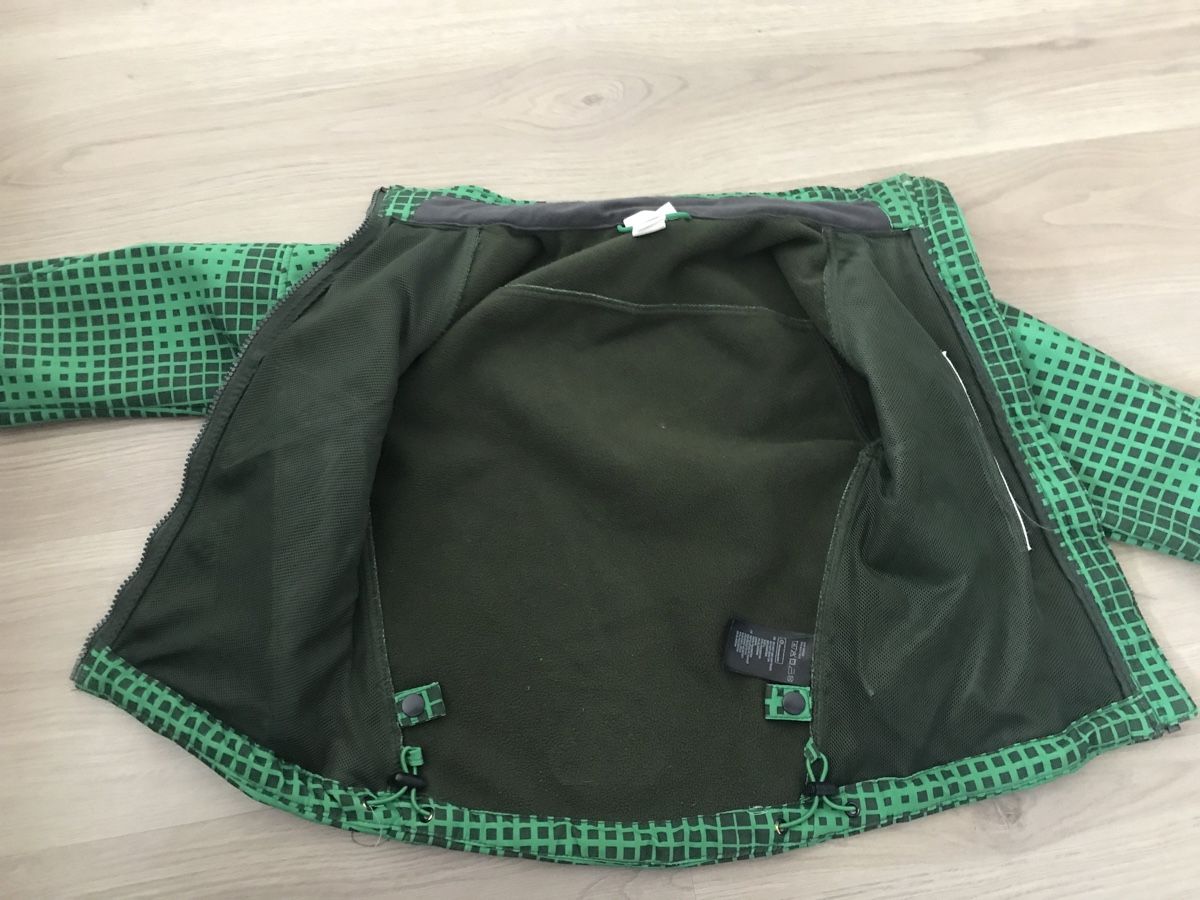 H&M Jacken & Mäntel: Veste de pluie sport  taille 98 – Gebraucht aus Versoix von av_q1290 1