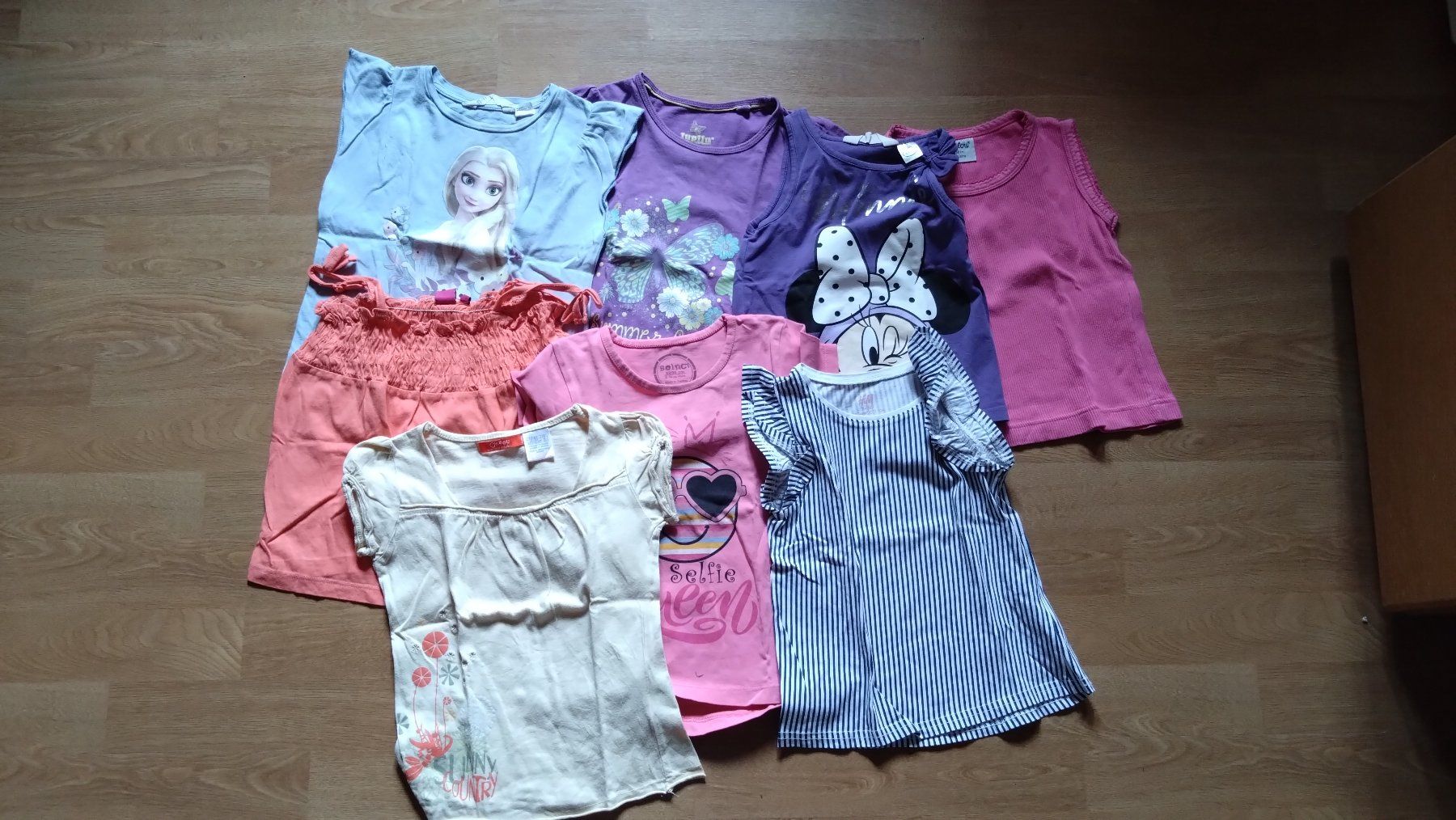 Blouses, T-shirts & Tops: Mädchen Tshirt gr 98 – D'occasion à Triengen par Ronner84