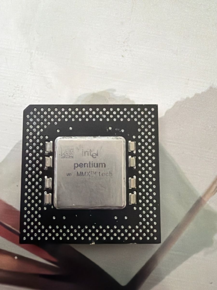 Intel Componenti elettronici: Intel Pentium MMX 166 – Difettoso da Martigny venduto da capri2800