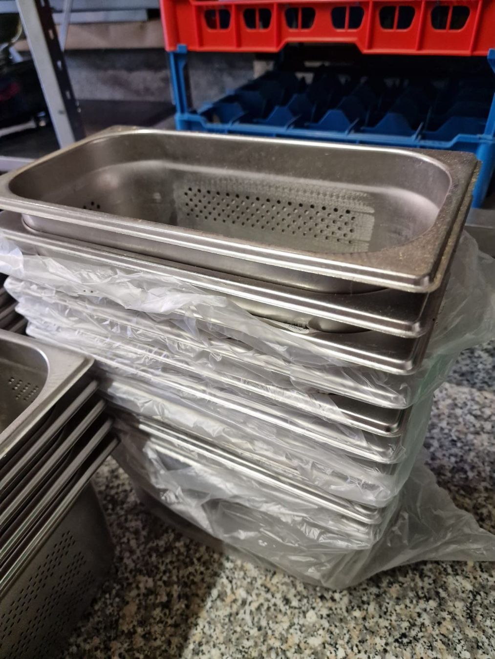 Cucine complete: GN Behälter 1/3 gelocht – Usato da Wuppenau venduto da Gastro-Wuppenau 2