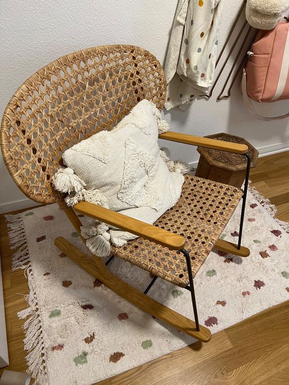 35+ Schaukelstuhl Rattan Gebraucht, Die farbe die dunkelbraun, aus