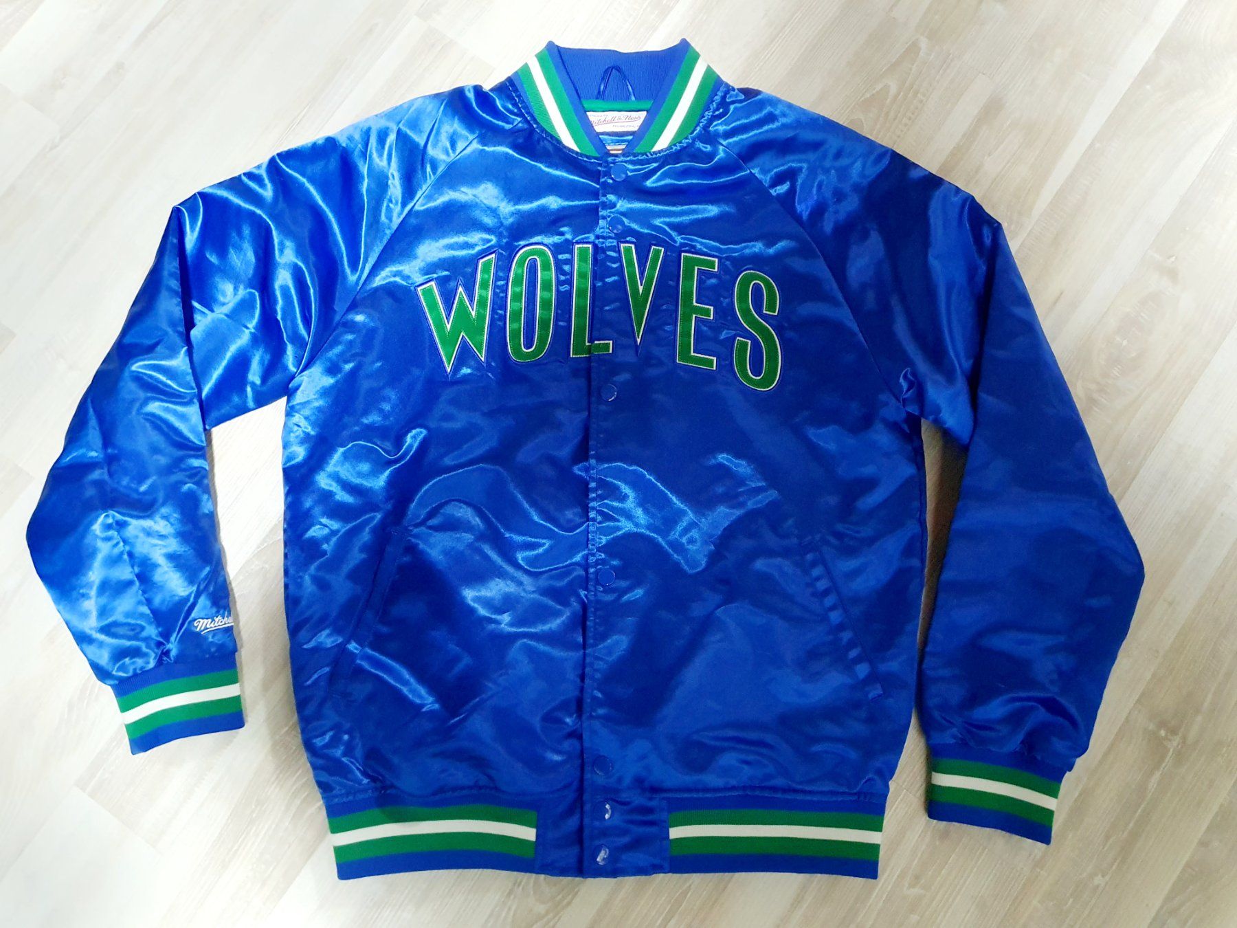 Mitchell & Ness Giacche: NBA JACKE WOLVES MITCHELL NESS GRÖSSE M – Nuovo (secondo la descrizione) da St. Gallen venduto da CaliSunshine