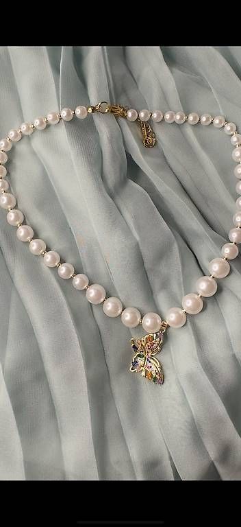 Catenine: Perlenkette mit buntem Schmetterling – Usato da Bellach venduto da RuJewelry 1