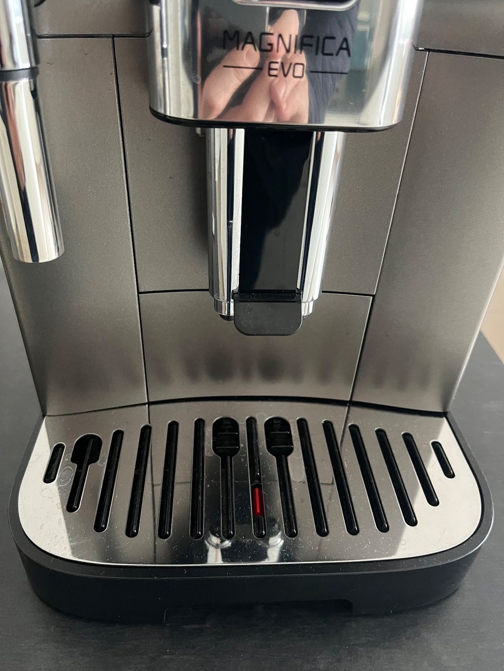 De'Longhi Macchine per caffè & Macchine per espresso: Machine à café automatique DeLonghi Magnifica Evo – Usato da Vicques venduto da Jeanlou14 4