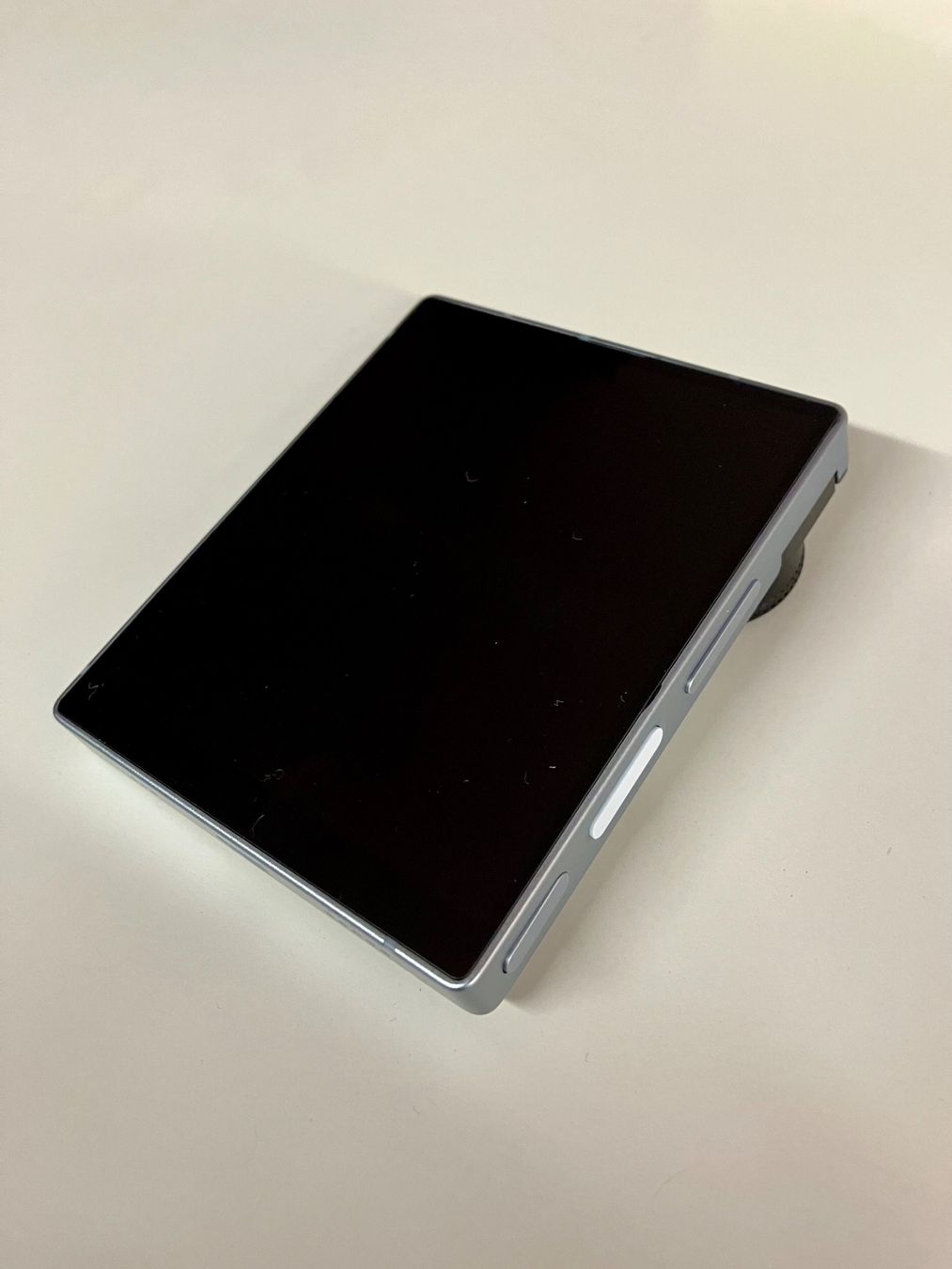 Telefoni cellulari / Smartphones: Ikko MindOne Pro – Nuovo (secondo la descrizione) da Zürich venduto da termolux 3