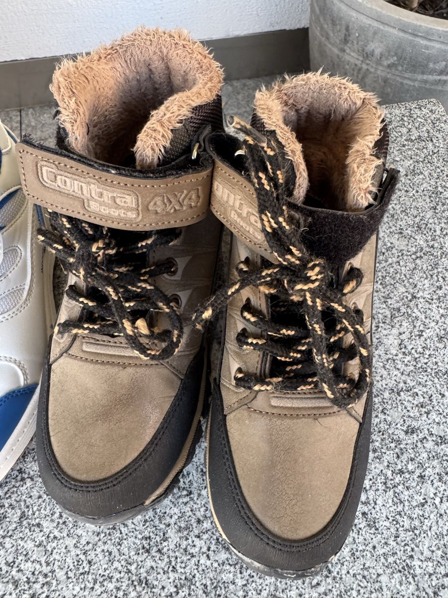 Schuhe für Jungen: Kinder Schuhe, Gr.30, Winterboots und Turnschuhe – Gebraucht aus Oftringen von Makeq 3