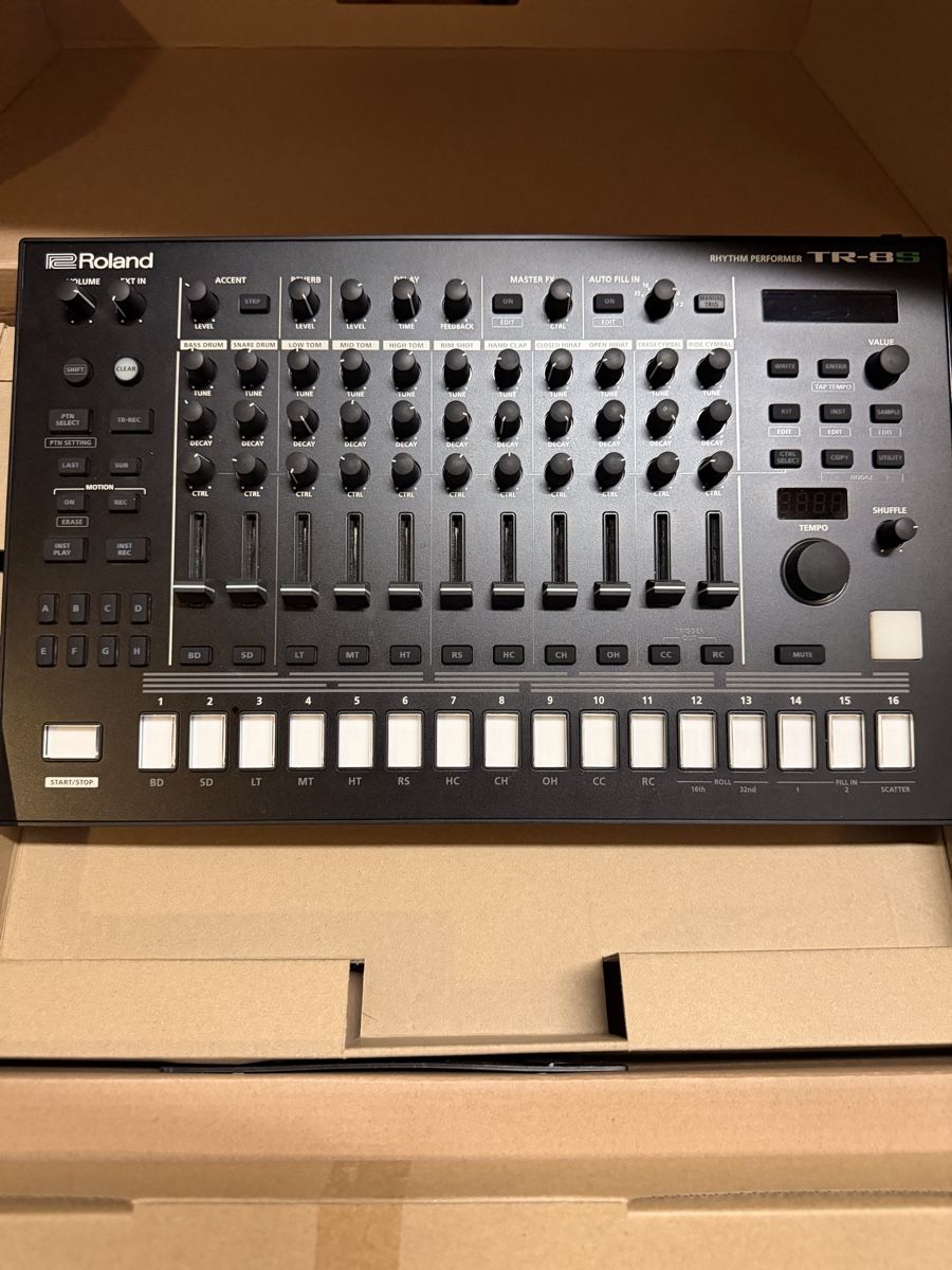Roland Strumenti musicali: Roland TR-8S  – Nuovo (secondo la descrizione) da Zürich venduto da JoseGonz