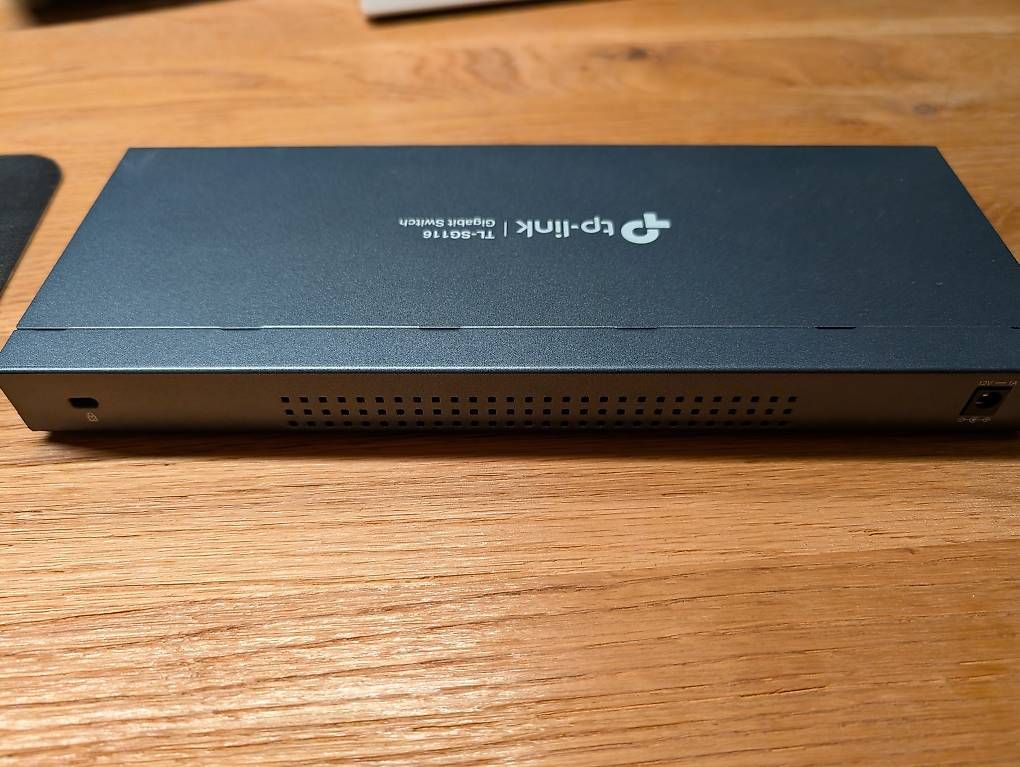 TP-Link Hub & Switch: tp-link Gigabit Switch TL-SG116 – Usato da Bazenheid venduto da hauri83 1