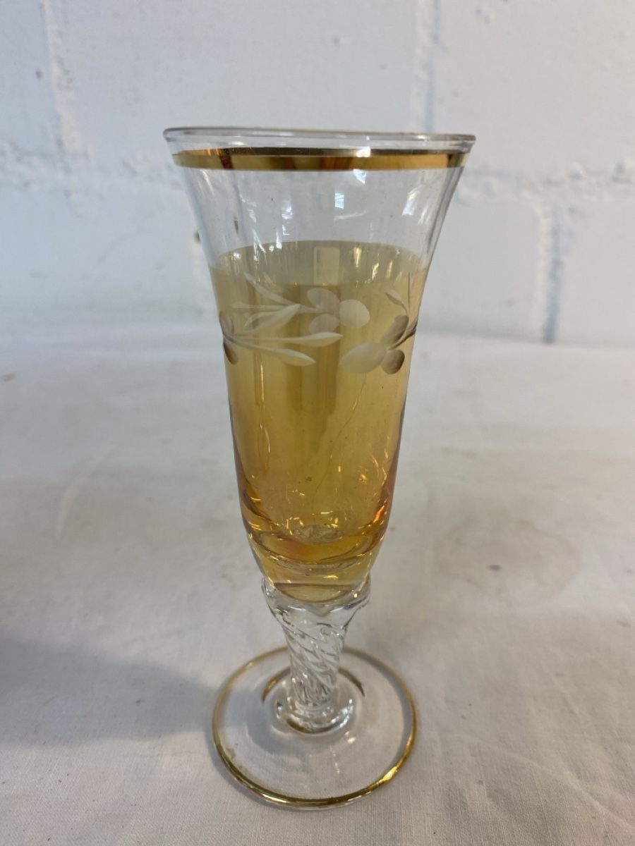 Gläser: 4.Elegantes Kristallglas mit Goldrand – Gebraucht aus sursee von trilli-tralli 4
