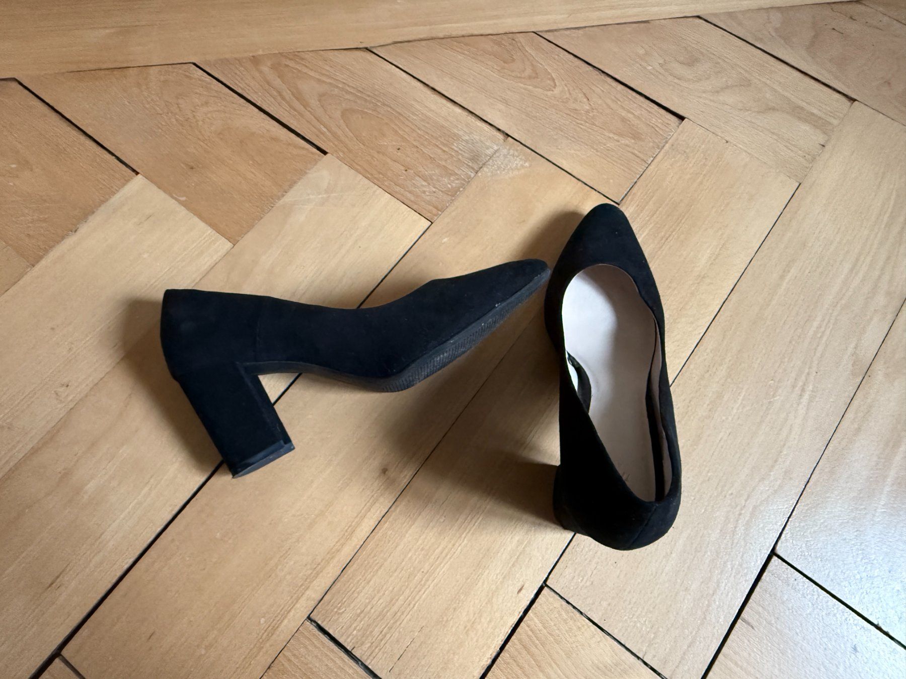 H&M Scarpe da donna: Wildleder Pumps schwarz 40 – Usato da Zürich venduto da Diazaio 3