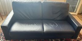 Sofa dunkelblau Leder mit Metallfüssen guter Zustand